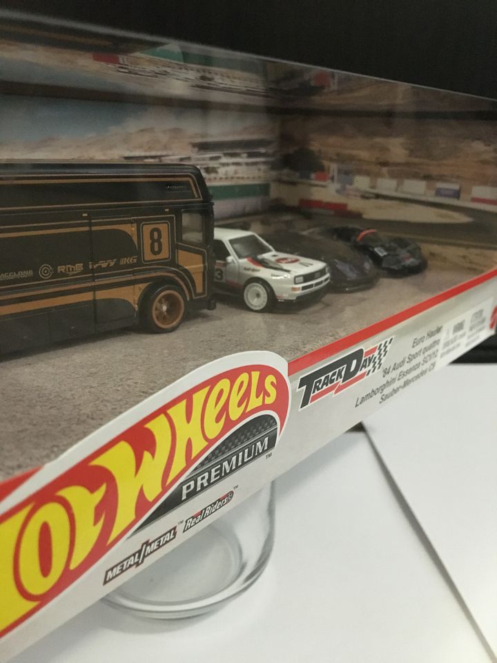 Track Day Euro Hauler Diorama